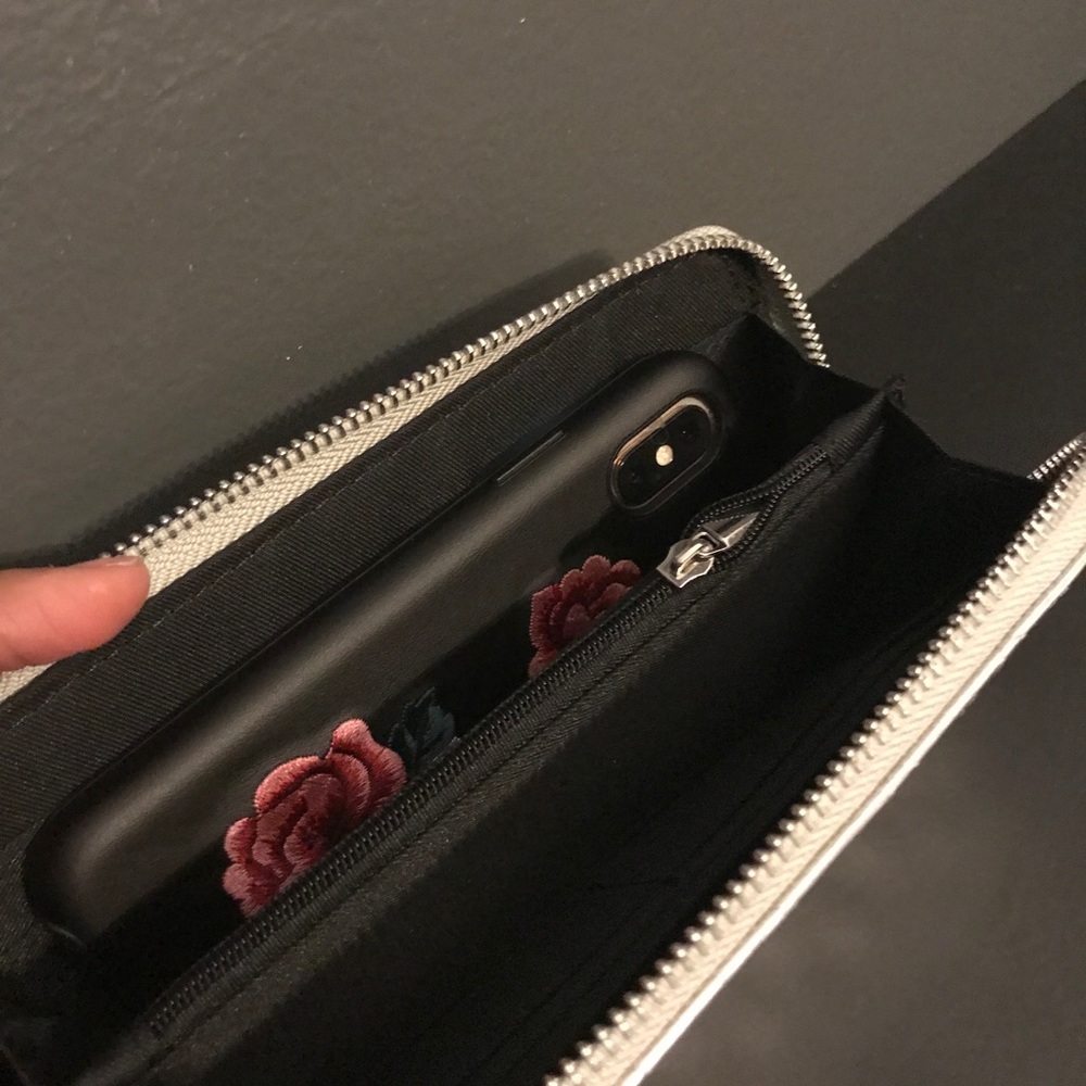 Silver Wallet - Picture 5 of 6